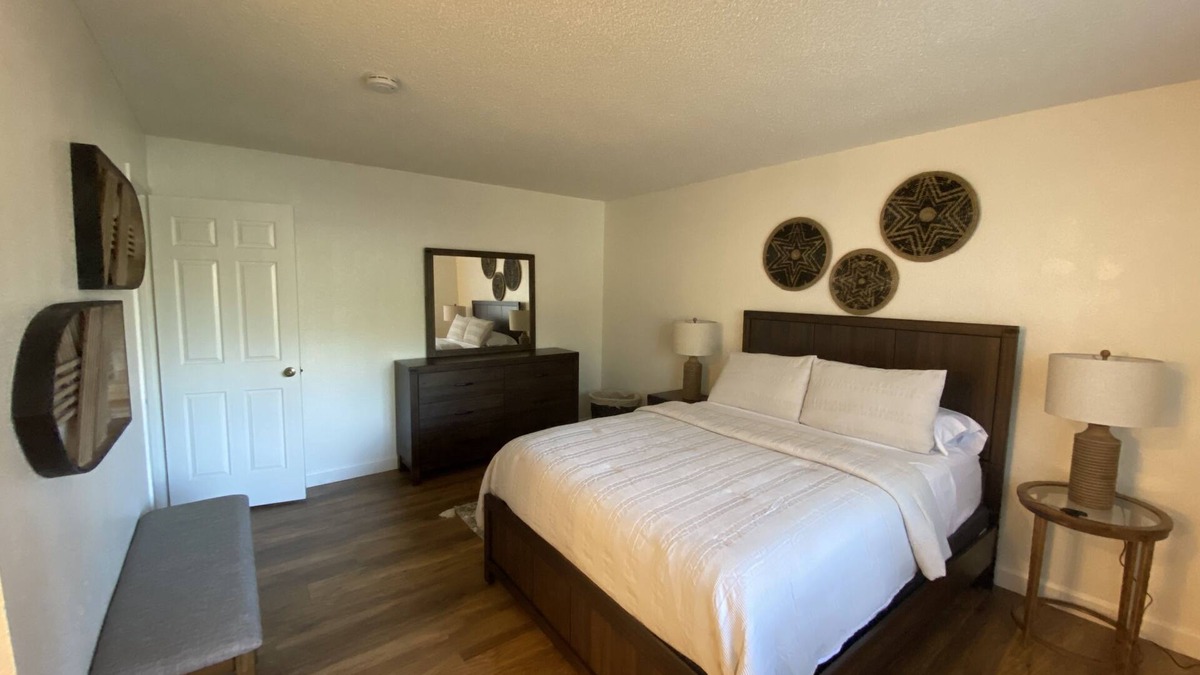 Modesto Condo | Modesto 2 Bdrm/2 Ba unit in gated area nr shopping, eateries, in unit wash/dryer