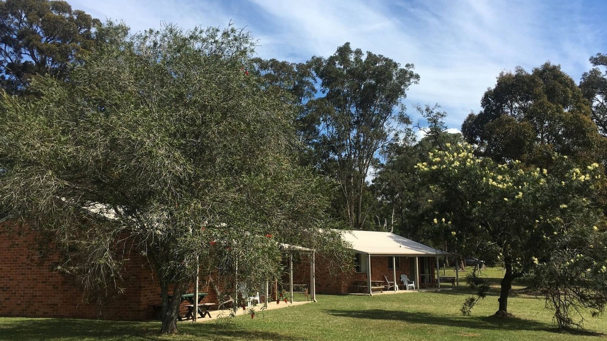 Batemans Bay Cabin | Mogendoura Farm 3 COTTAGES MAX 12 ADULTS but 18 people including children