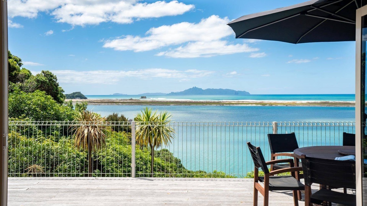 Mangawhai Heads House | Moir Point Magic - 3 bedroom cottage in secluded bush setting with stunning estuary ocean views