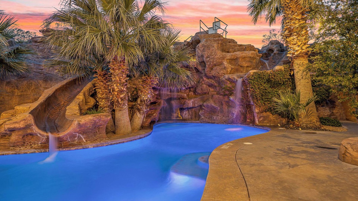 Hurricane House | Mollie's Landing: Private Pool + Hot Tub, Basketball, Pickleball. 7 Bdrs