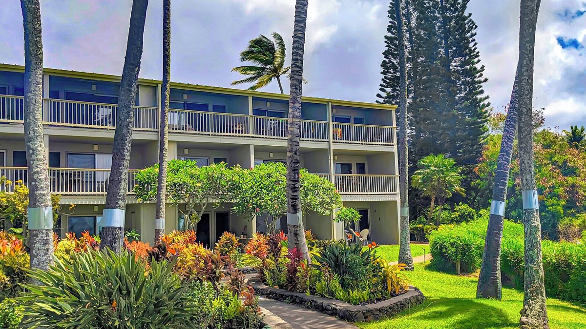 Ualapue Condo | MOLOKAI ISLAND Two Bedroom Oceanfront Top End Unit!