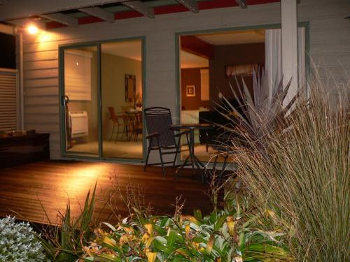 Kaka Point Bed & Breakfast | Molyneux House