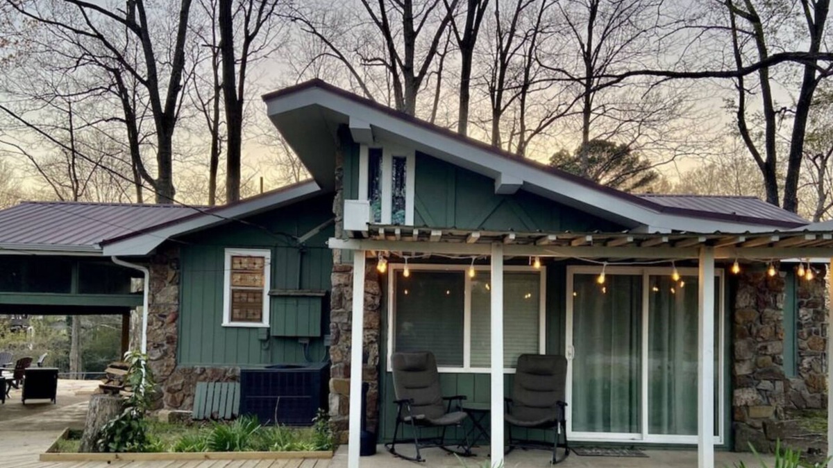 Pangburn Cabin | Mom and Pops Lodge: Nature's Retreat