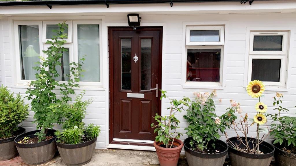 Feltham North House | Mon Repos Private Rooms Heathrow Airport