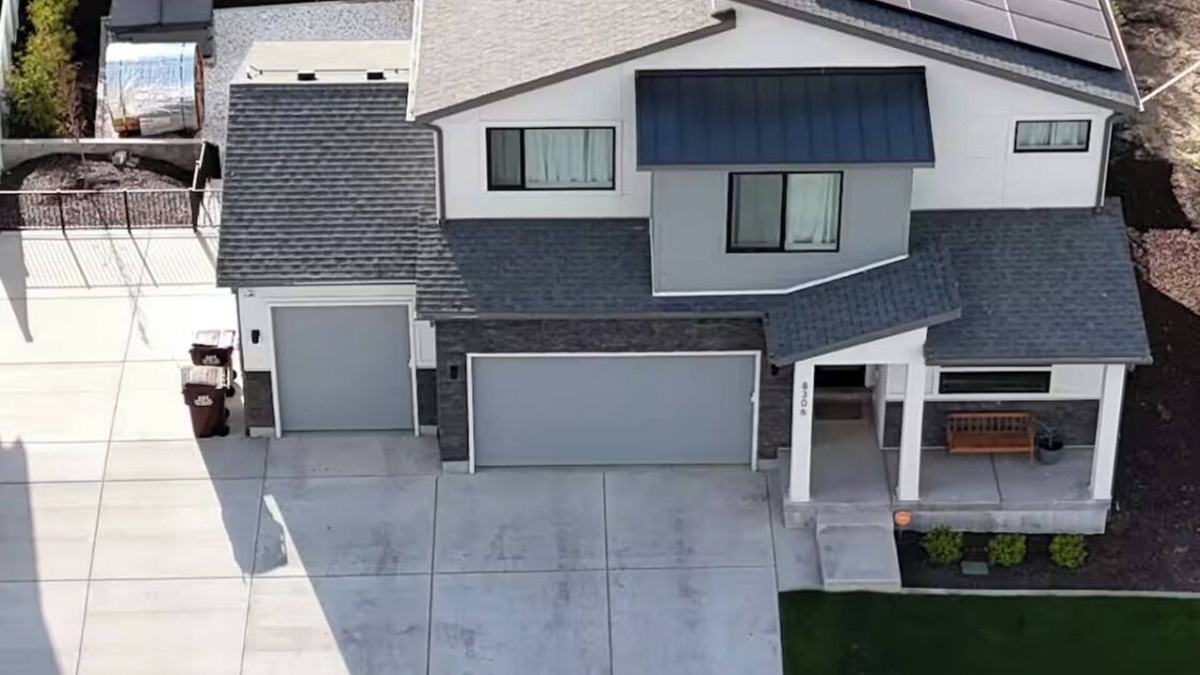 Utah County House | Mona Lisa Sojourn & SPA. 4 Bedroom, 2.5 Baths, Purple Beds, Orbi Wifi, OLED TVs.