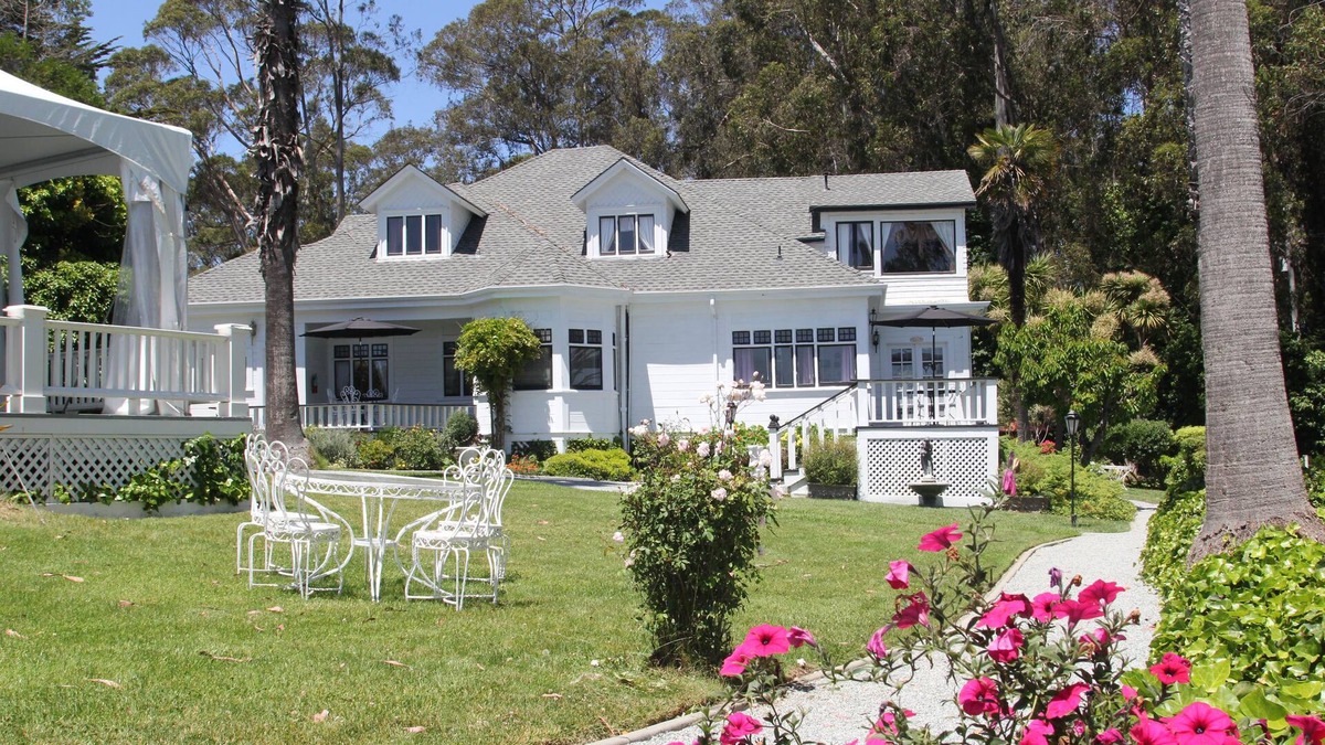 Capitola Bed & Breakfast | Monarch Cove Inn