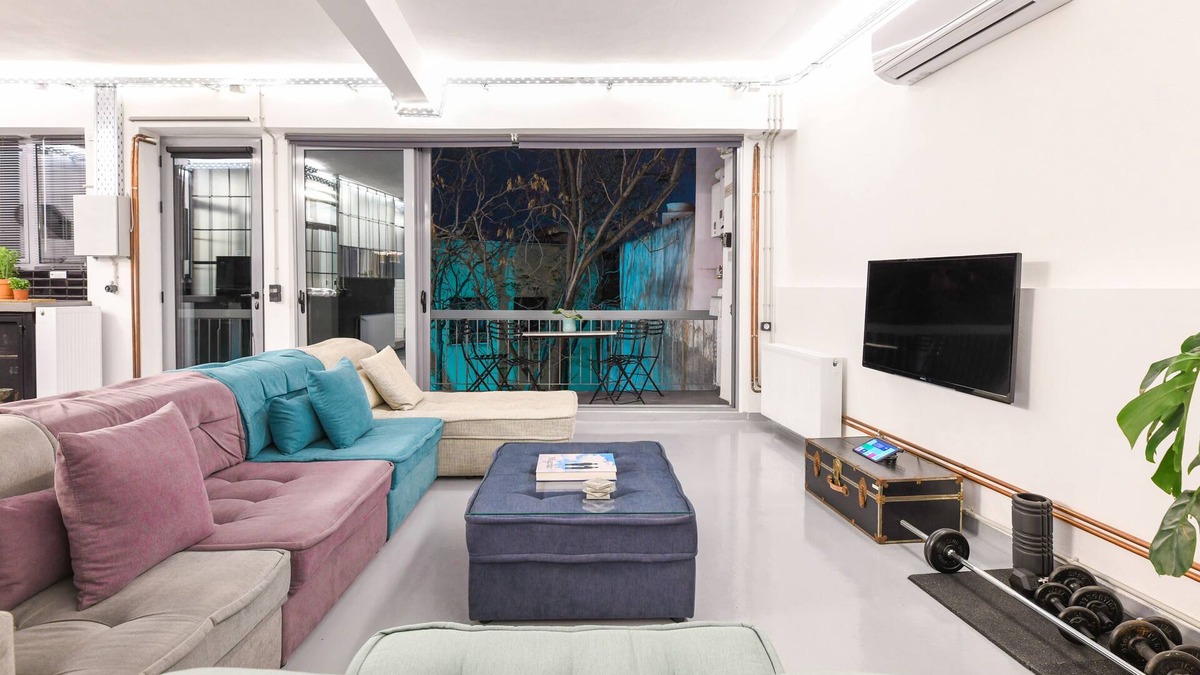 Thissio Apartment | Monastiraki #WallsFree Experience