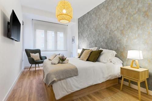 Gijon-Este Apartment | Monet, apartamento con terraza, cuna y trona