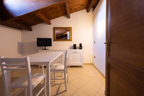 Santa Giusta House | Monicas Place