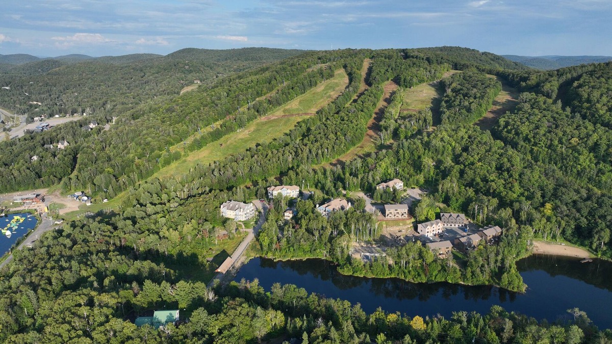 Saint-Faustin-Lac-Carre Apartment | Mont Blanc Hotel & Condos