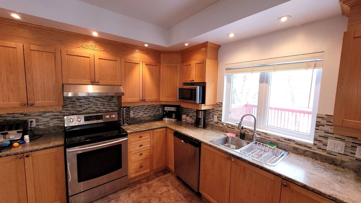 Cantley Cottage | Mont Cascade Lakefront Villa - 30 minutes from Ottawa ; ski hill ; Boating ;