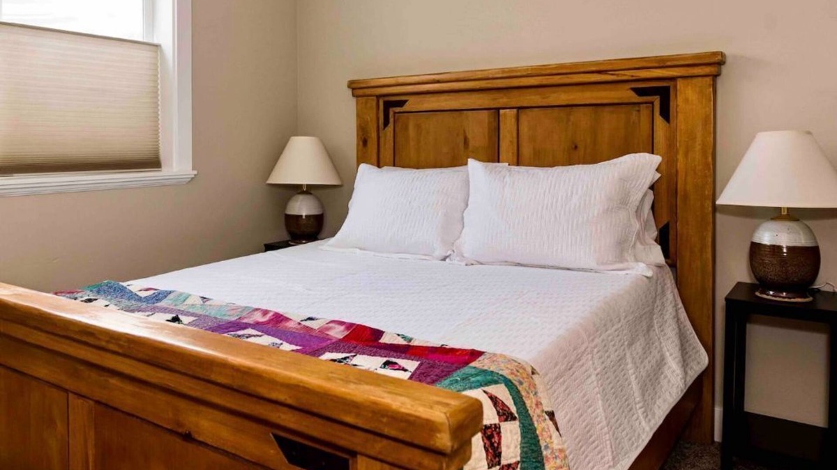 Bluffdale House | Montague Manor" W&D, Hot Tub, Queen Beds, Sleeps6