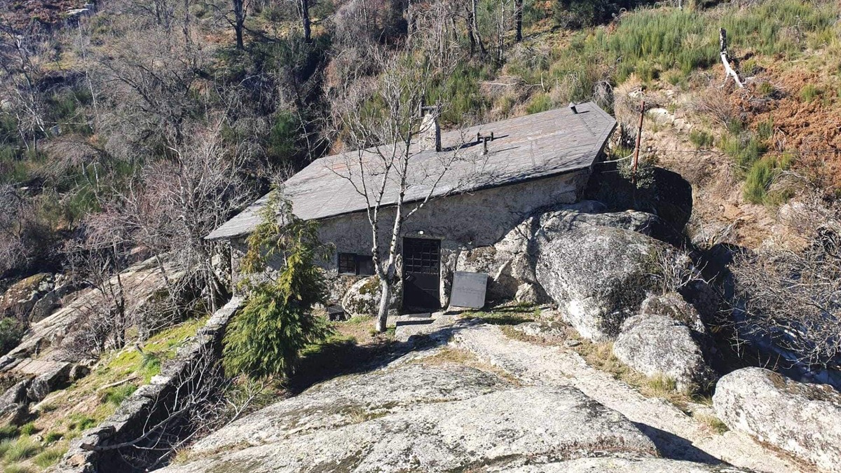 Covilha Ski Chalet | Montain House With River , Nature and Good Hiking Trails