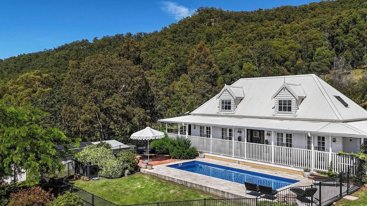 Mount View House | Montana - Beautiful mountain-side 4 bdrm home with views and pool