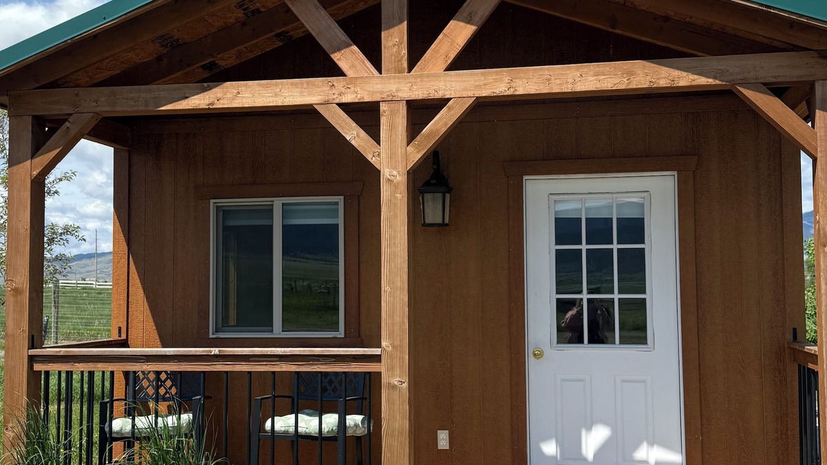 Whitehall Cabin | Montana Cabin Rental at Heart & Soul Alpacas – Kitchen, AC, WiFi & Scenic Views