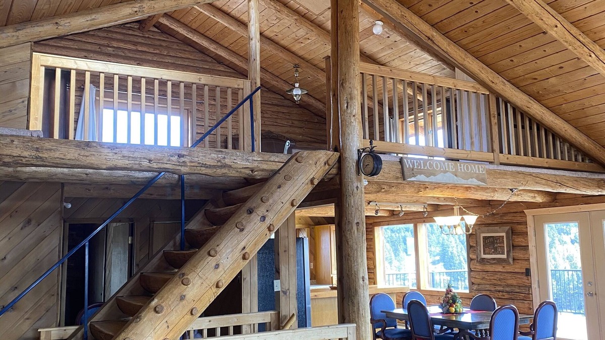 Butte House | Montana Log Home on Private Acreage with Mountain Views