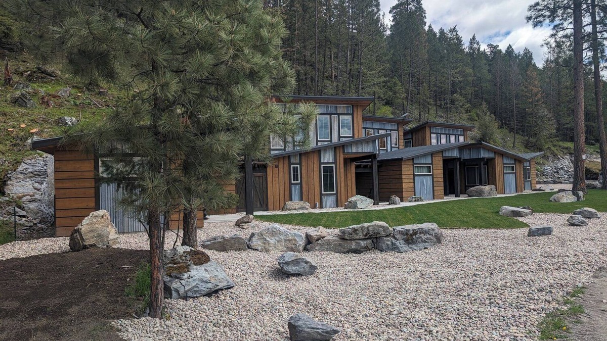 Bigfork Cabin | Montana Ponderosa Cabin #2 Flathead Lk, and Glacier National Park