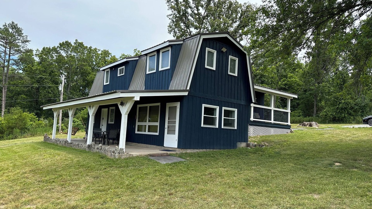 Licking Cabin | Montauk Nature Retreat - 3 miles to Montauk State Park on Acreage!