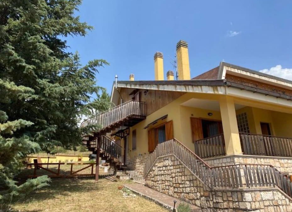 Campo di Giove Apartment | Monte Amaro Apartment con camino, terrazzo e giardino