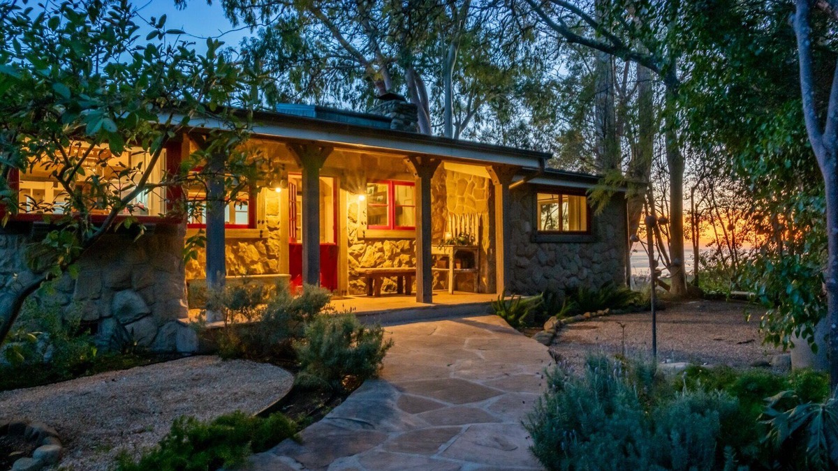 Toro Canyon House | Montecito Hidden Valley Gem