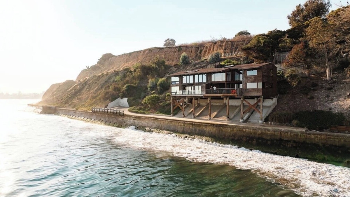 Santa Barbara House | Montecito Point — An Architectural Landmark on the Beach