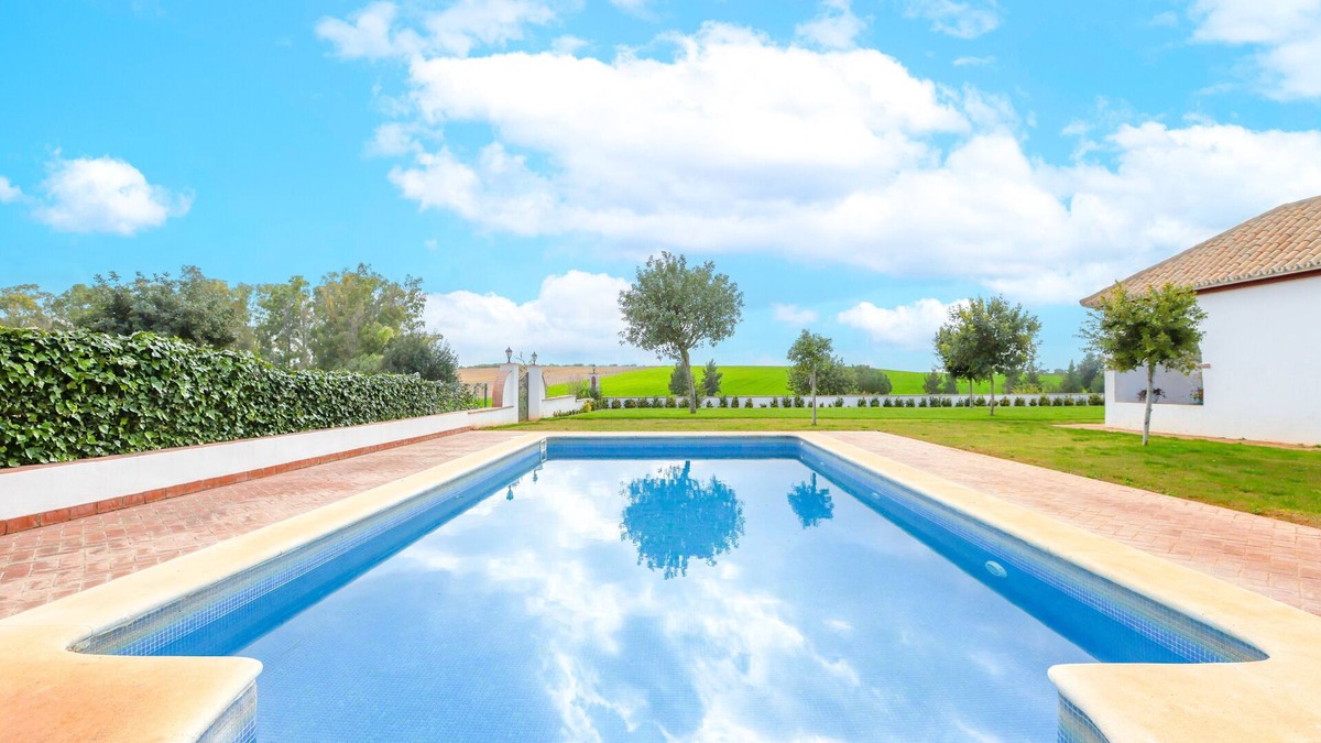 Carmona House | MONTECRISTO 4- Charming loft with shared pool and free Wi-Fi