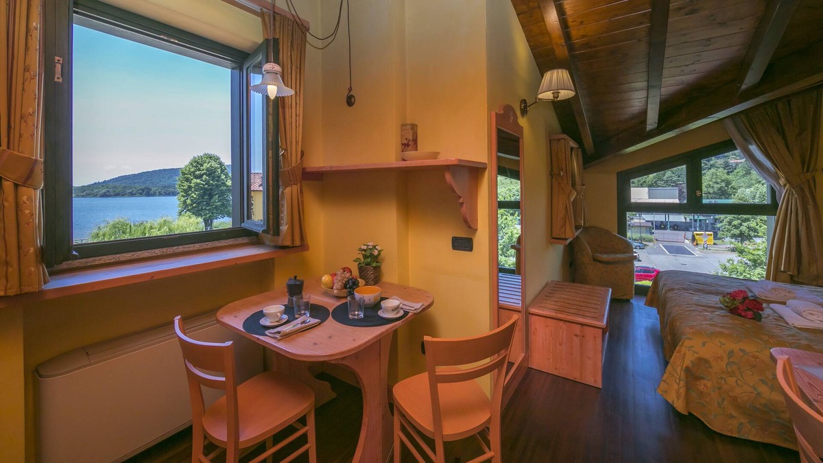 Ternate Apartment | Montelago Relax By the Lake 2, Ternate, Italy