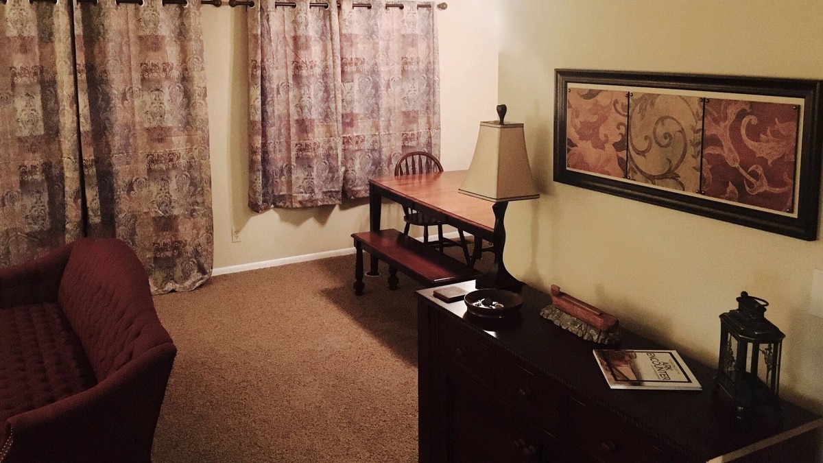 Oakbrook Condo | Month to Month Condo near CVG & Amazon with Garage