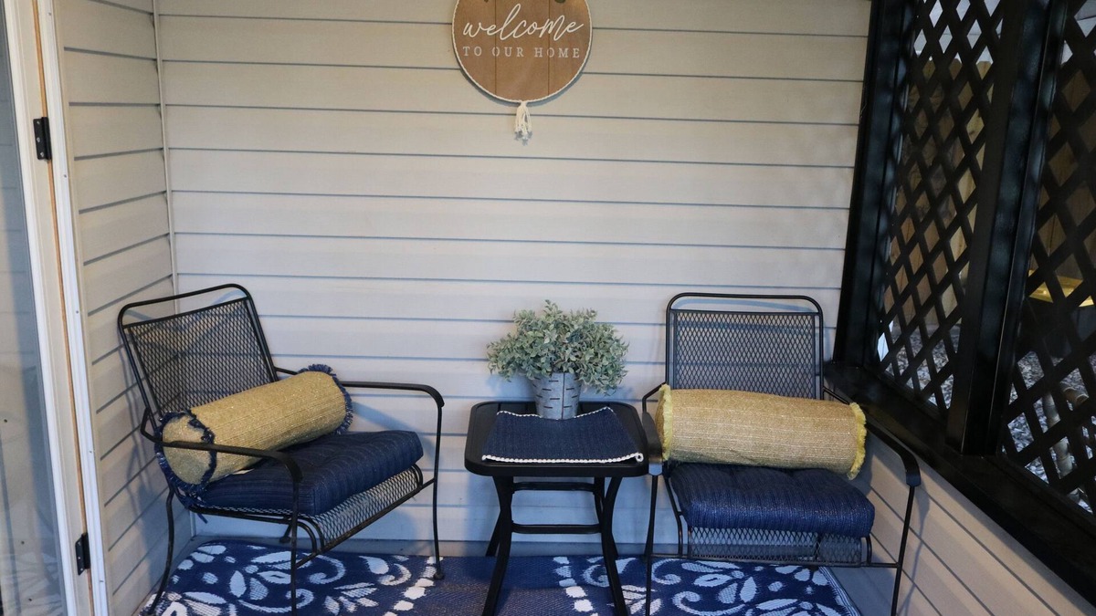 Oak Hill House | Monthly +Charming 2-bedroom/1-bath house on Westside Jax/OP