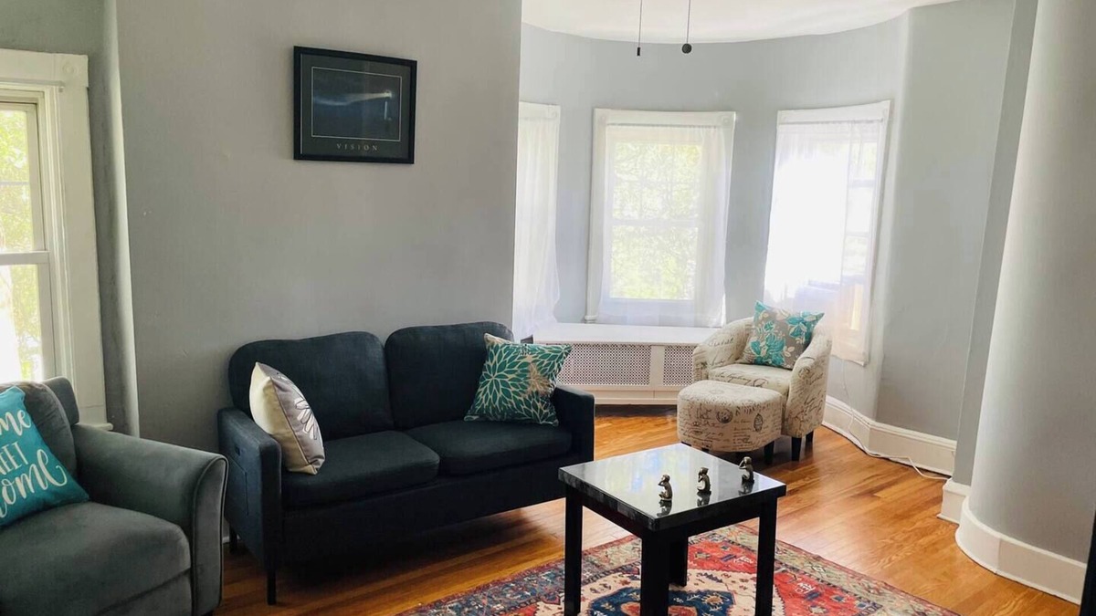 Elkins Park Apartment | Monthly Discount ! Beautifully updated 1-bedroom apartment with hardwood floors and a modern kitchen. Located near downtown and the train station, with easy access to dining, shopping, and surrounding neighborhoods.