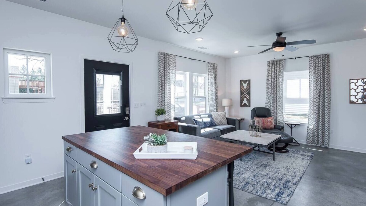 Northrup Condo | Monthly Discount. Fully Furnished Condo. 2 Bed/2 Bath. Just 7 Blocks to Mayo