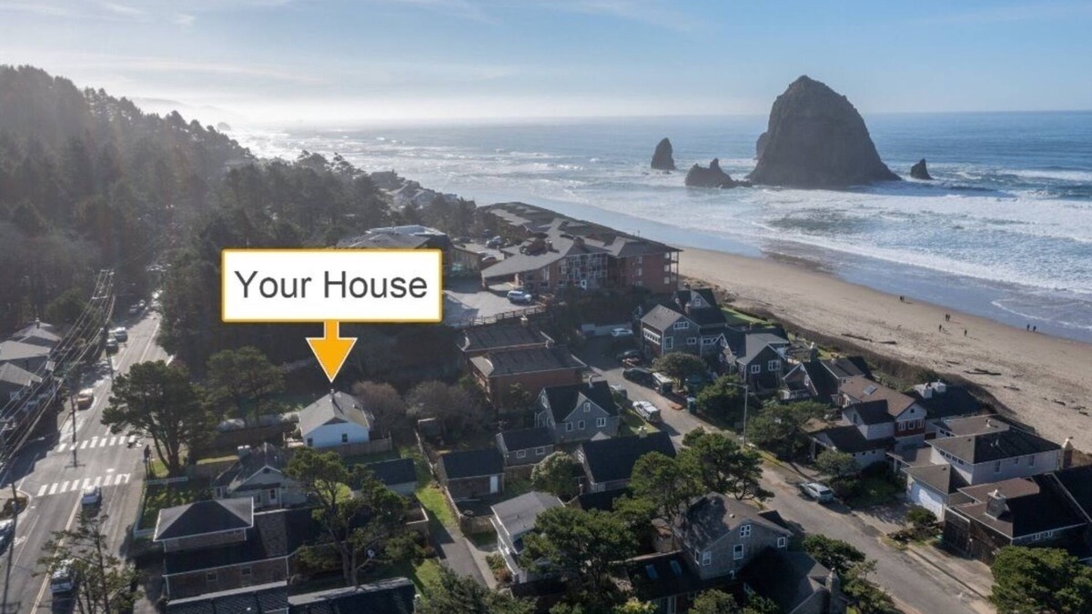 Downtown Cannon Beach House | Monthly Memories - 1 block to the beach!