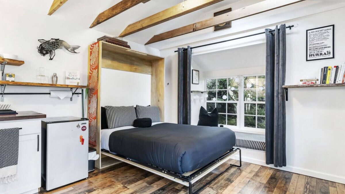 Woodstock Cottage | Monthly Rental - The Artist`s Garden - Tiny Studio Cottage