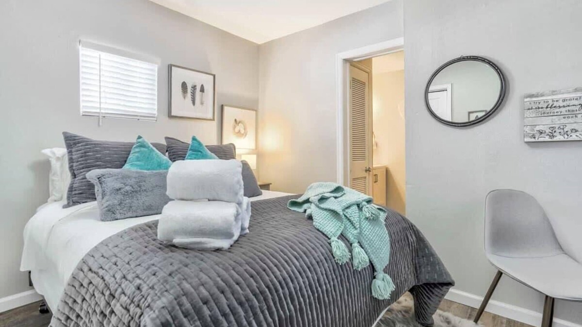 Manitou Springs Historic District Apartment | Monthly Stays at The Manitou Manse