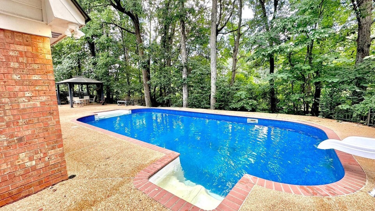 Cordova House | MONTHLY STAYS-Comfortable 4-Bedroom Home with Pool, Near Shelby Park