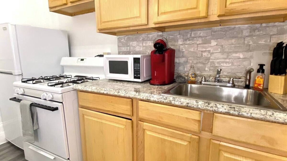 Midtown Apartment | Monthly Stays/Quiet, Professional & Fully Equipped