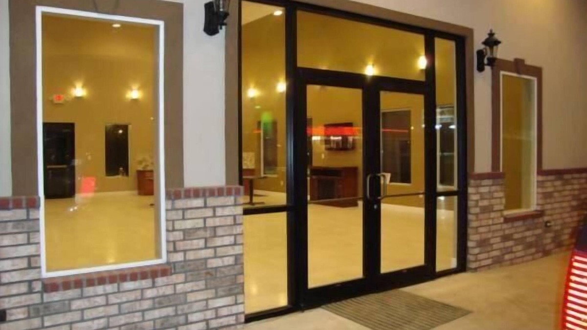 Leesville Hotel | Montigo Inn