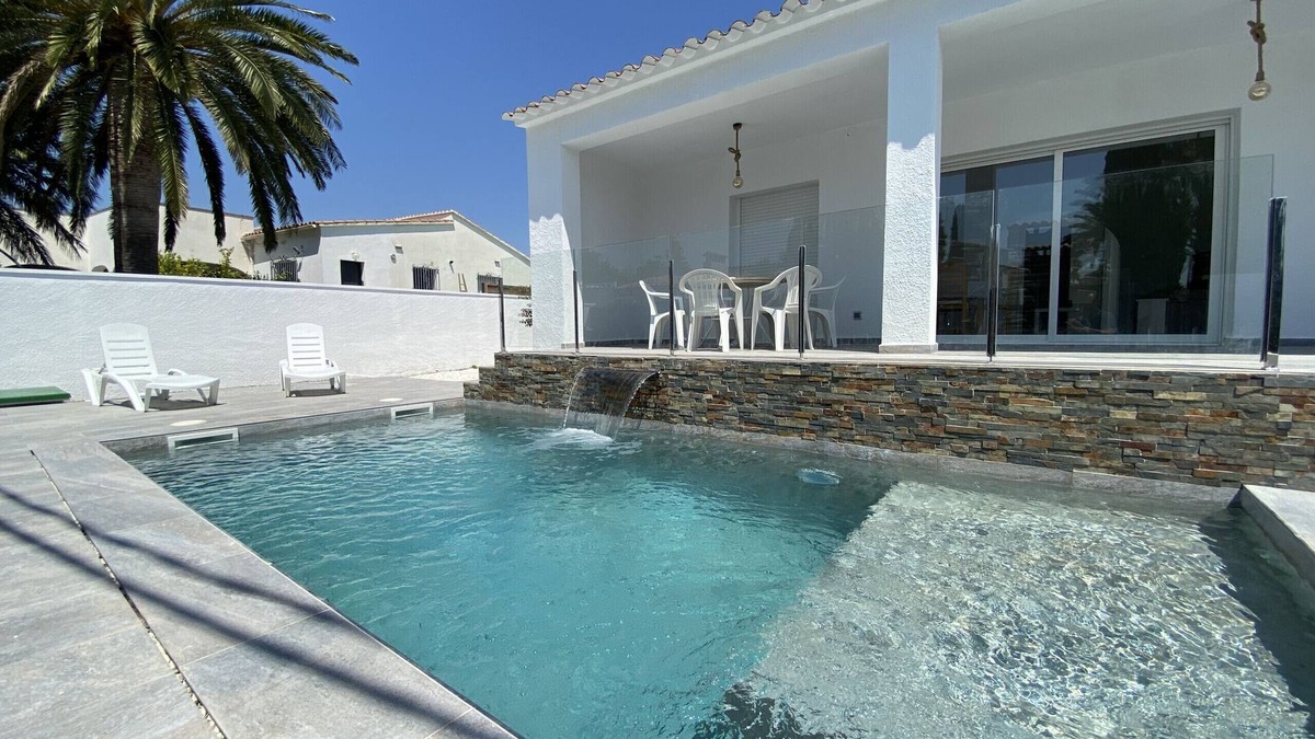 El Mas Bosca Ski Chalet | Montsia 23 - Casa con piscina privada en Roses