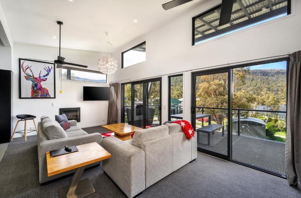 Lake Crackenback Ski Chalet | Monument Chalet in Crakenback Resort