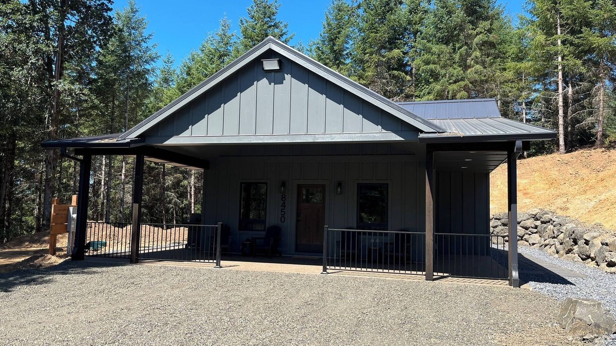 Willamina Cabin | Moody 2-bedroom private cabin minutes from Spirit Mountain casino