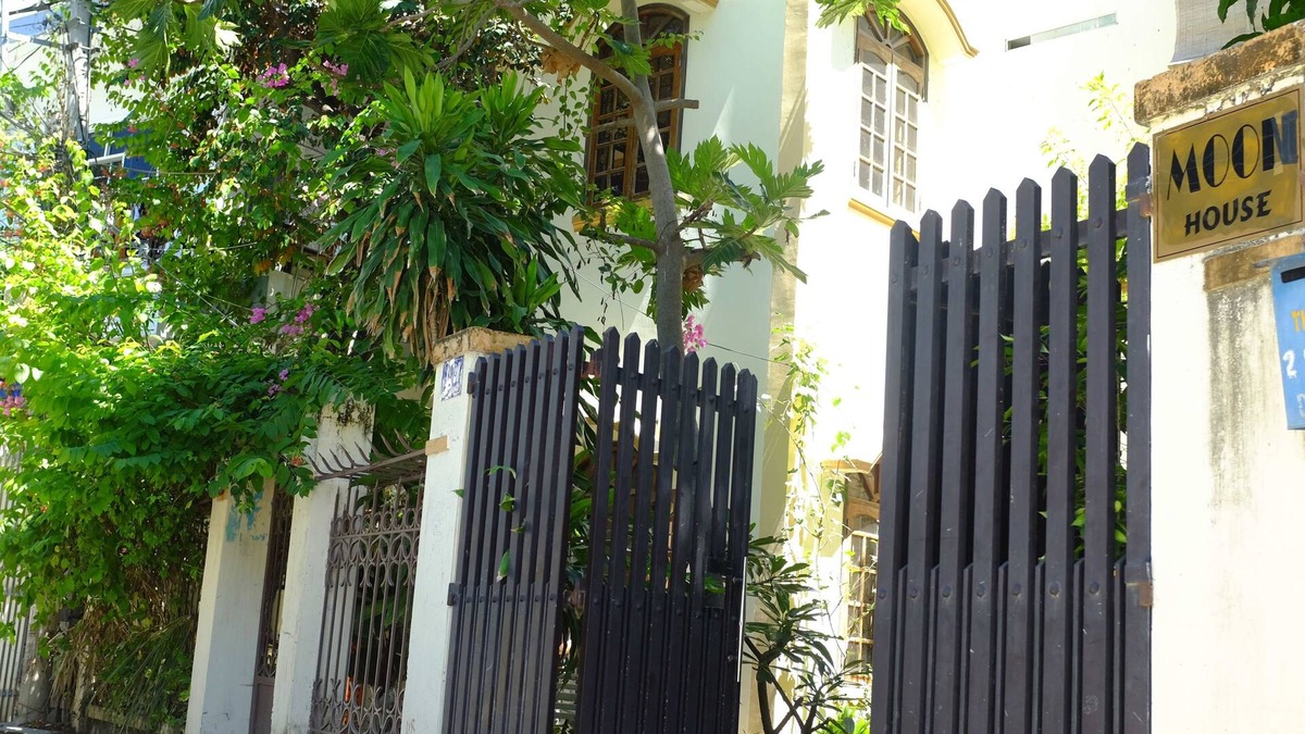 Tran Phu Beach House | Moon house - East side