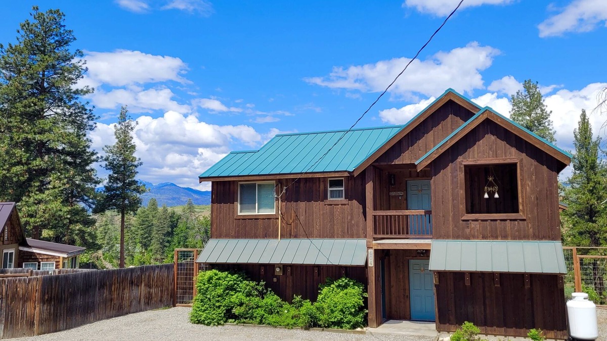 Winthrop Apartment | Moon River Suite-River Views, Walk to Winthrop!