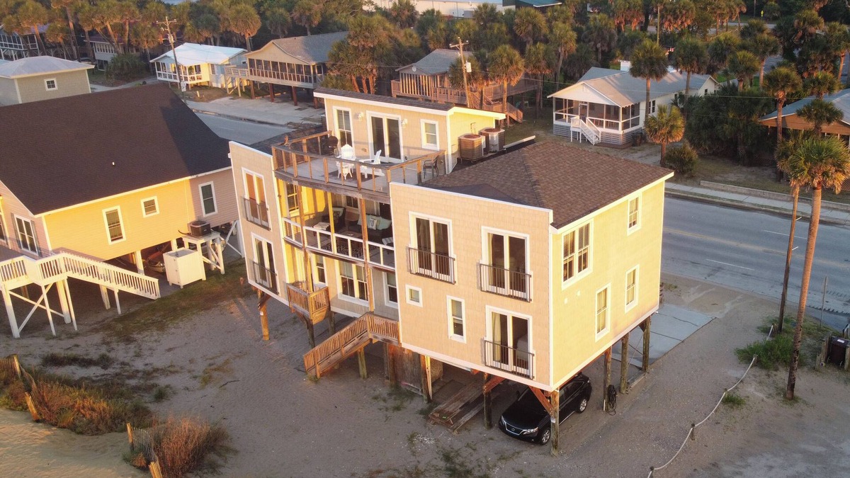 Edisto Island House | Moon Tide|Oceanfront Showplace|Dog Friendly|Elevator|Rooftop Deck|Family-Friendly Amenities