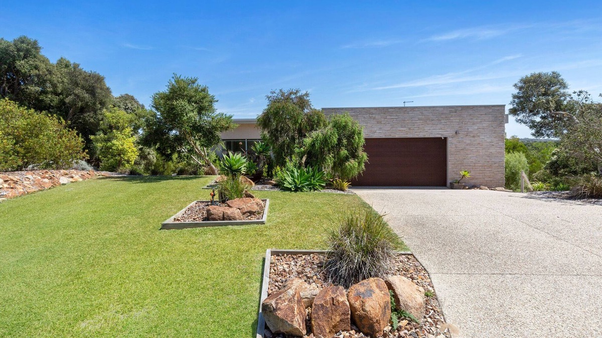 Fingal Apartment | Moonah Views Luxury Getaway with Jacuzzi