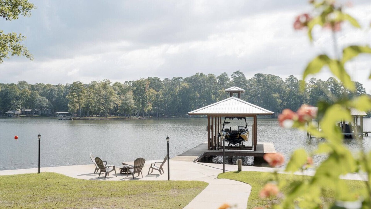 Dadeville Apartment | Moonbranch Waterfront