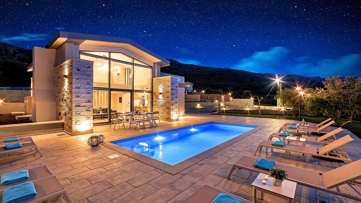 Mathes Villa | Moonlight Grand Villa Heated Pool