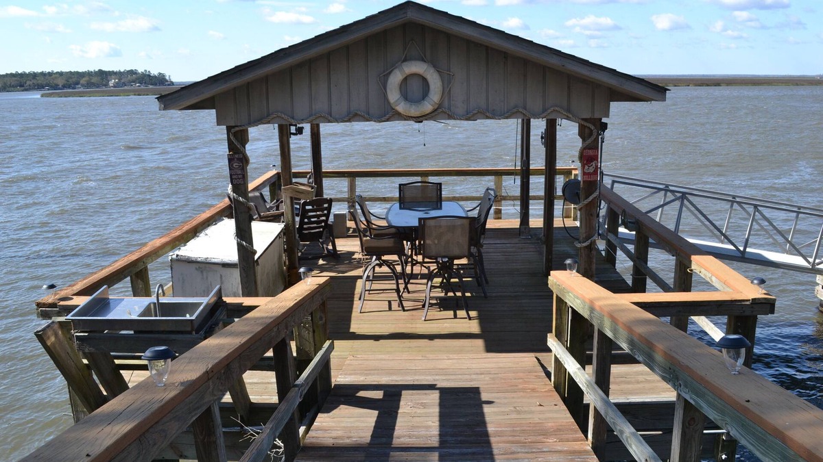 Midway House | Moonshine Cabin at Colonels Island- Riverfront w/Private Deepwater Dock