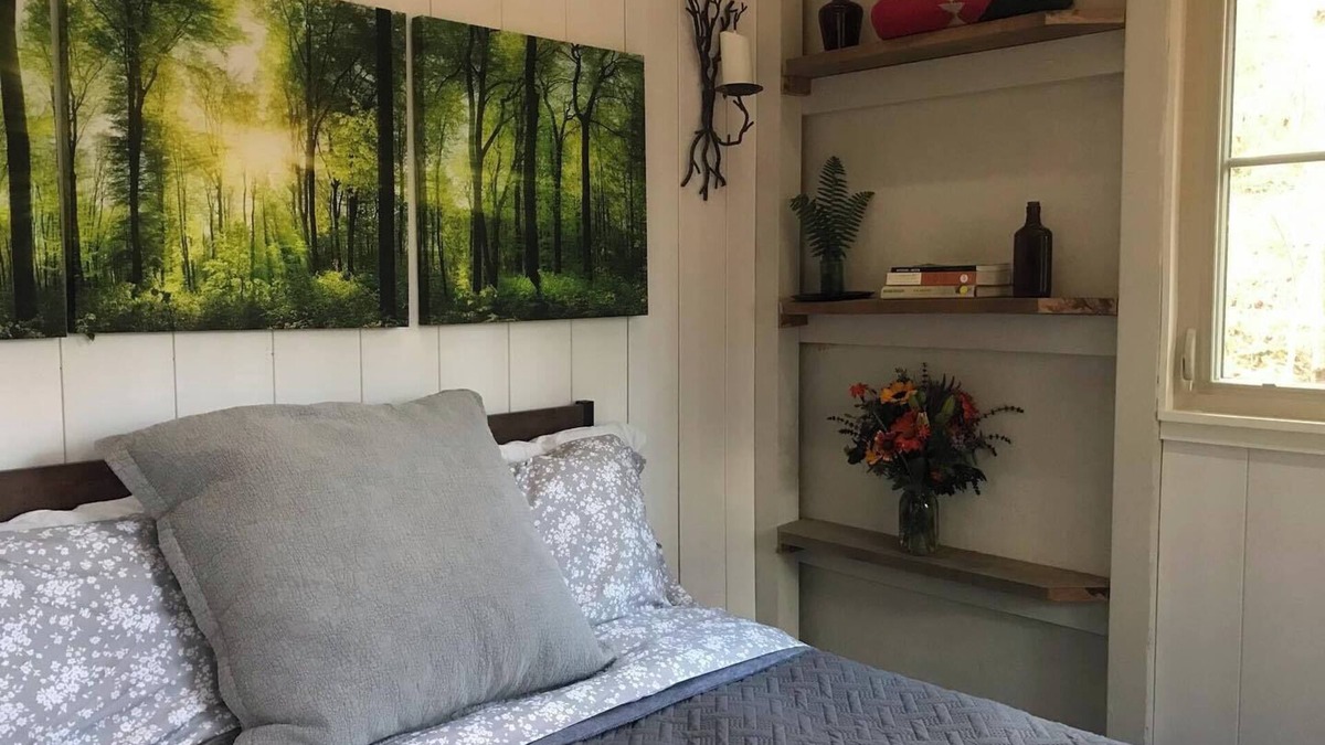 Haywood RV Rental | Moonshine Glamping Cabin near Old Rag Mountain in Shenandoah National Park