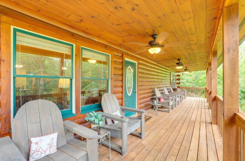 Lake Lure House | Moonshine Manor Cabin with Hot Tub, Near Lake Lure