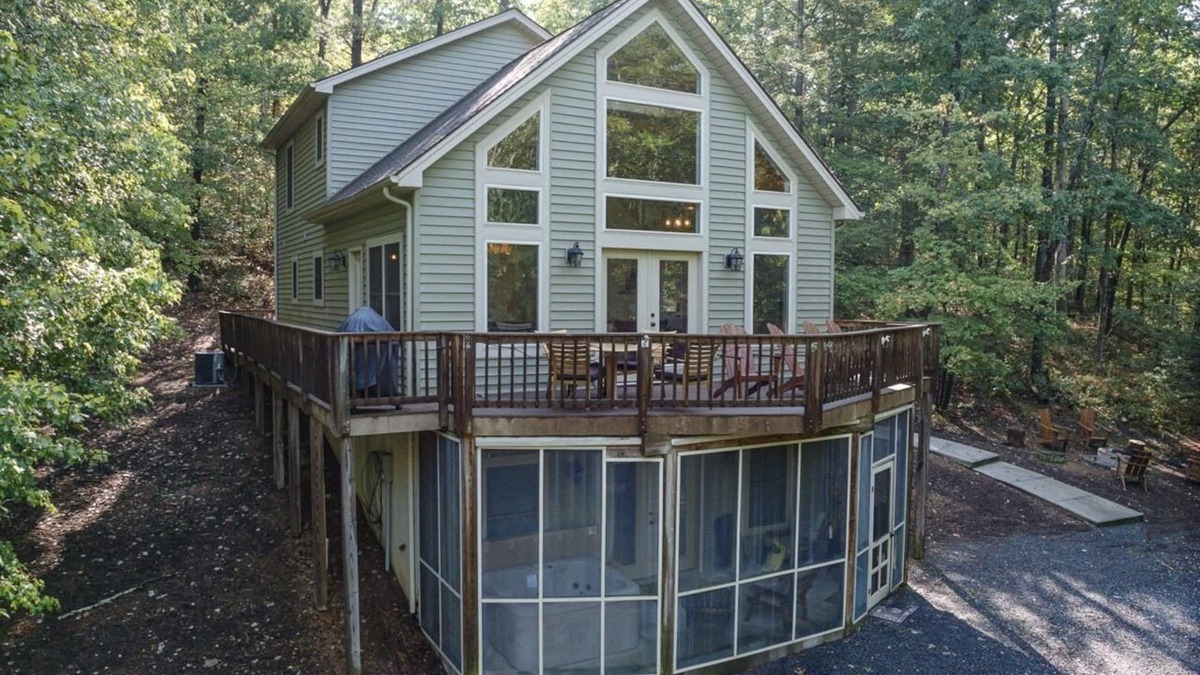 Basye Ski Chalet | Moonshine Mountain | Hot tub & fire pit | Bryce Resort